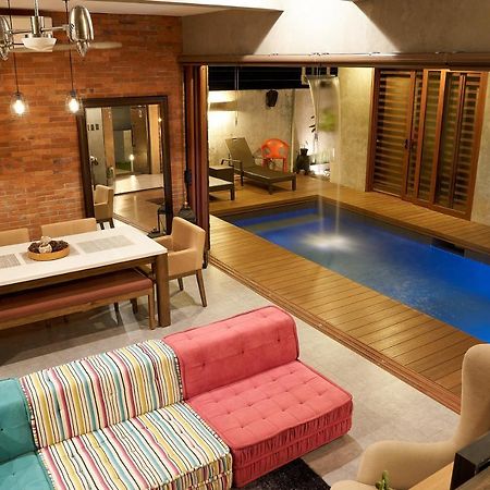 Isla Villa 1 Amazing Waterfall Pool House Near Beach, Bars & Restaurants Lapu-Lapu City Bagian luar foto